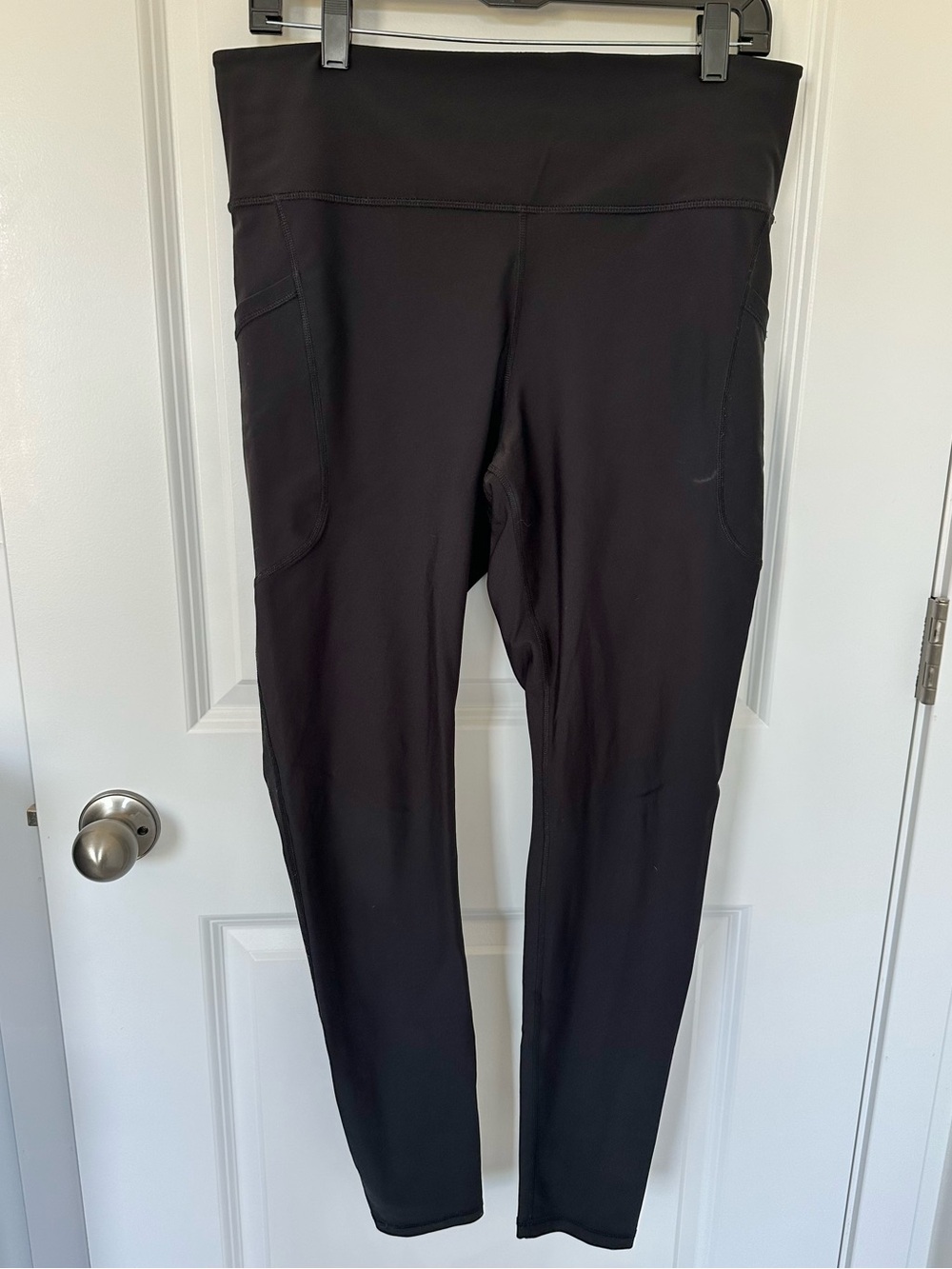 Old Navy Powersoft Black High-Rise Leggings with Side Pockets